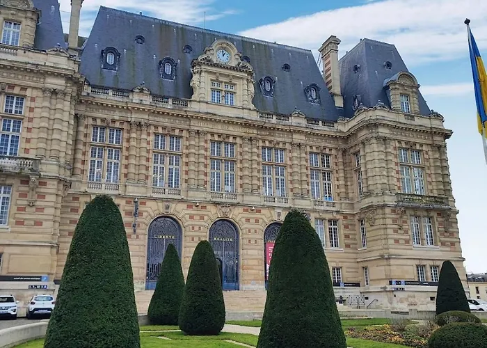 Spacieux A 5 Minutes Du Chateau De *